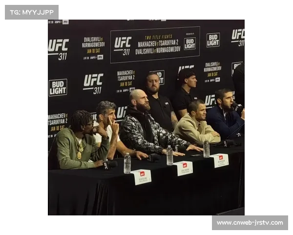 普罗哈兹卡独特风格对阵朗特里，轻重量级迎来关键卡位战