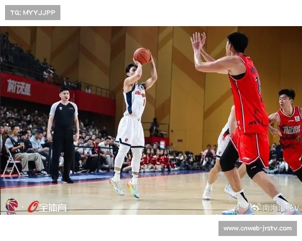 广东队奎因前三节30分，三分12中10